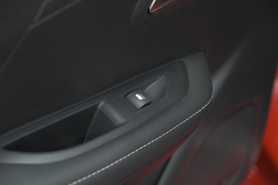 Peugeot 208 Puretech 100 Allure | Camera | Navigatie | Parkeersensoren | Apple Carplay