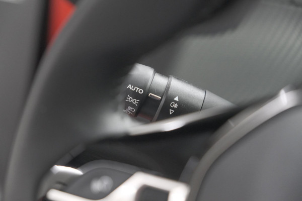 Peugeot 208 Puretech 100 Allure | Camera | Navigatie | Parkeersensoren | Apple Carplay