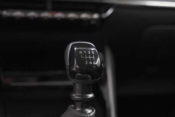 Peugeot 208 Puretech 100 Allure | Camera | Navigatie | Parkeersensoren | Apple Carplay