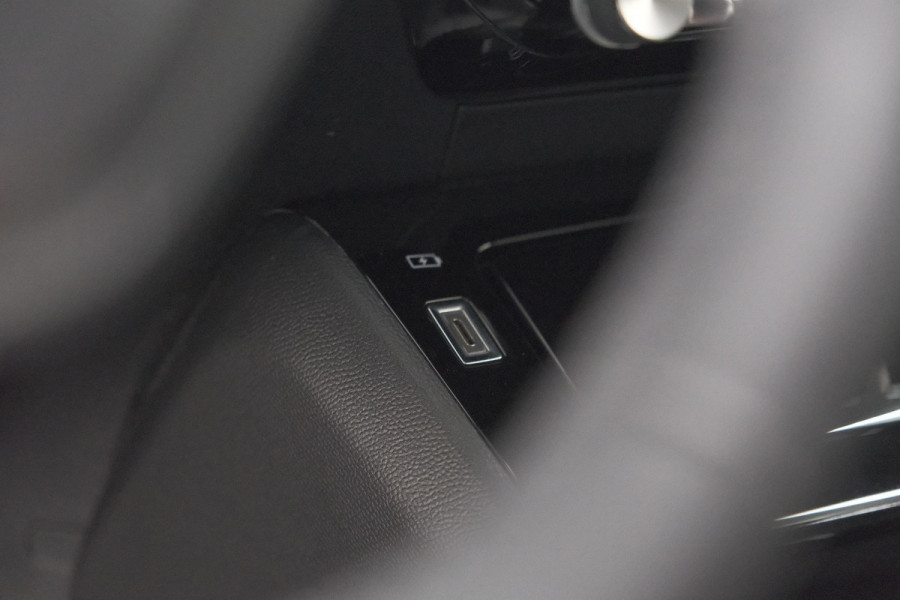 Peugeot 208 Puretech 100 Allure | Camera | Navigatie | Parkeersensoren | Apple Carplay