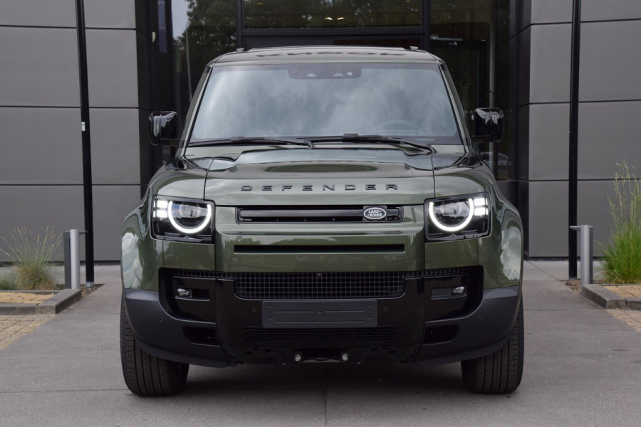 Land Rover Defender P300e 110 Forest Edition