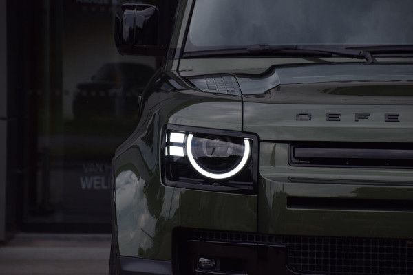 Land Rover Defender P300e 110 Forest Edition