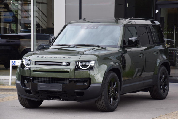 Land Rover Defender P300e 110 Forest Edition
