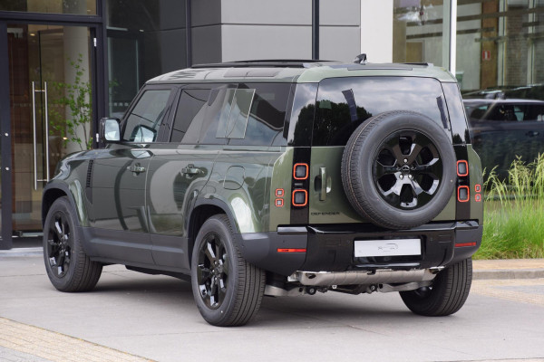 Land Rover Defender P300e 110 Forest Edition