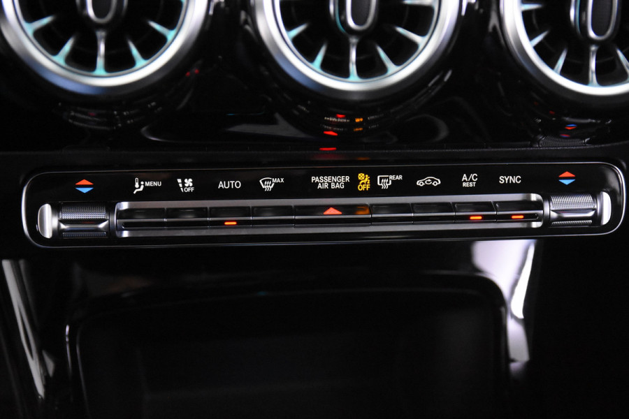 Mercedes-Benz A-Klasse 180 d *1ste Eigenaar*Leer*Panoramadak*Stoelverwarming*Ambiente*