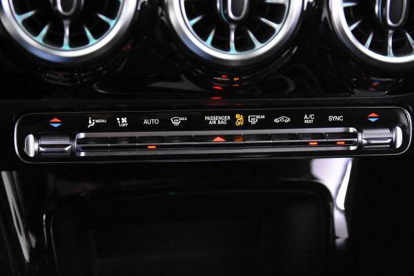 Mercedes-Benz A-Klasse 180 d *1ste Eigenaar*Leer*Panoramadak*Stoelverwarming*Ambiente*
