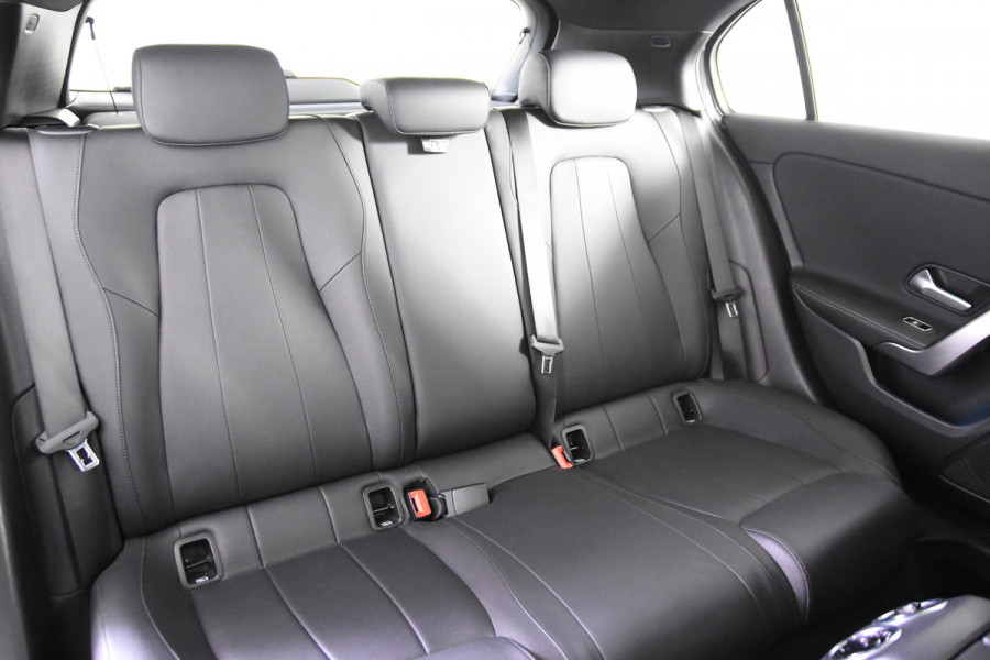 Mercedes-Benz A-Klasse 180 d *1ste Eigenaar*Leer*Panoramadak*Stoelverwarming*Ambiente*