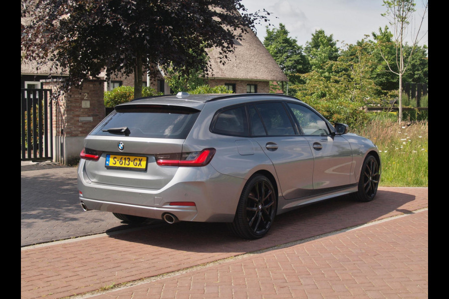 BMW 3 Serie Touring 318i | Virtual Cockpit | Facelift Model | Apple Carplay | 19 Inch | NL-Auto |