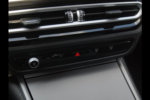 BMW 3 Serie Touring 318i | Virtual Cockpit | Facelift Model | Apple Carplay | 19 Inch | NL-Auto |