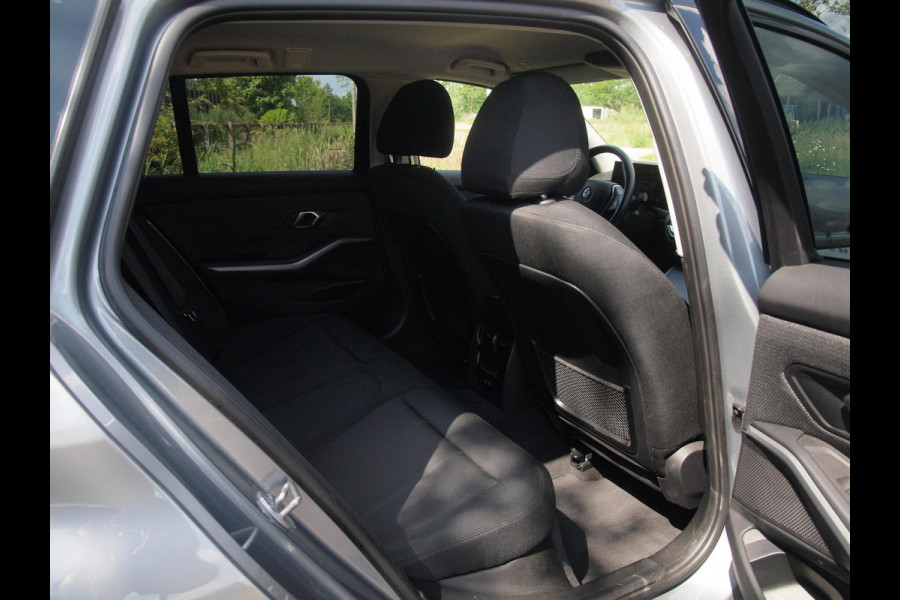 BMW 3 Serie Touring 318i | Virtual Cockpit | Facelift Model | Apple Carplay | 19 Inch | NL-Auto |