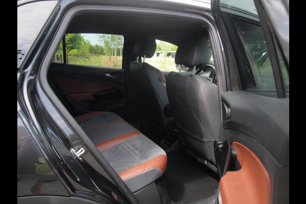 Volkswagen ID.4 First 77 kWh | Camera | Warmtepomp | Sfeerverlichting | Apple Carplay | NL-Auto |