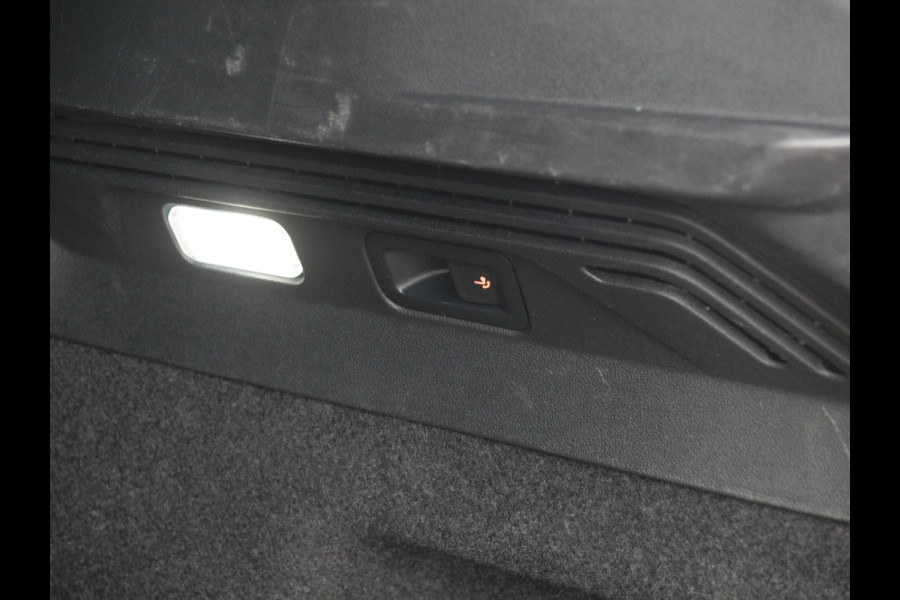 Volkswagen ID.4 First 77 kWh | Camera | Warmtepomp | Sfeerverlichting | Apple Carplay | NL-Auto |