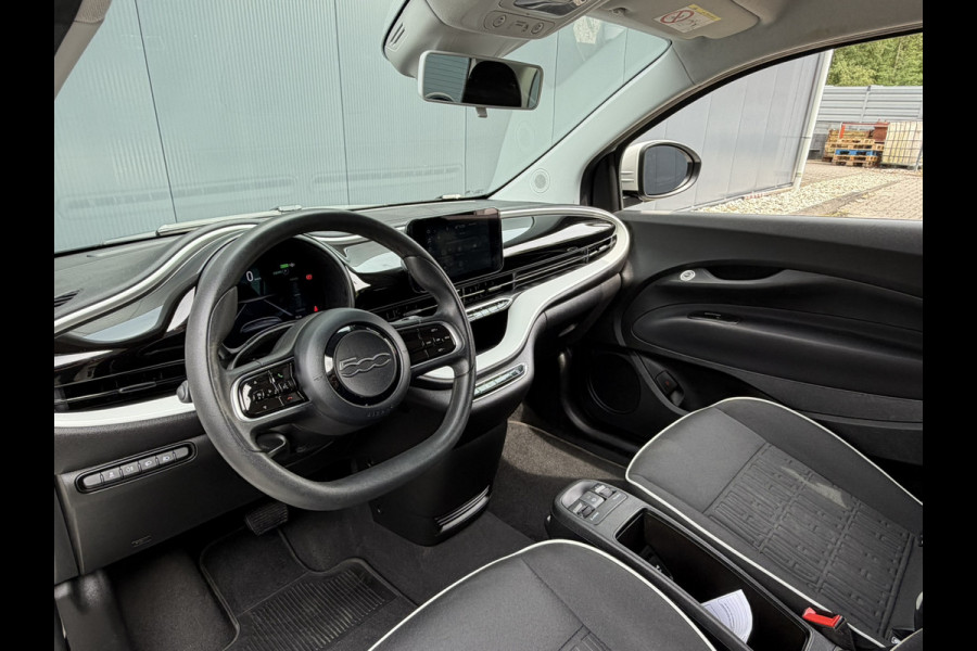 Fiat 500E Action 24 kWh | Carplay/Android | DAB | Cruise control | Airco | Media Pack