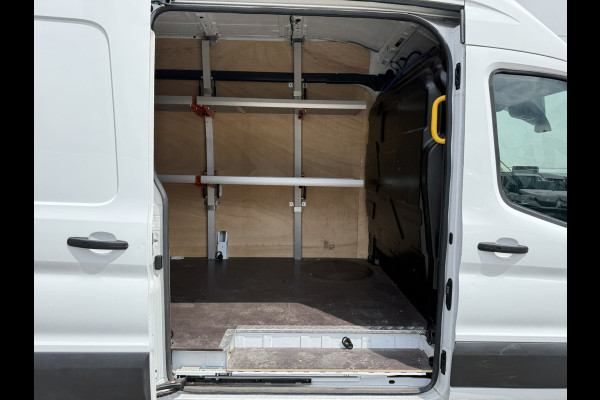 Ford E-Transit 68kWh 184PK L3H3 Pakketinrichting 334km WLTP 96,2% (SOH) BEV Snelladen 360º Camera Cruise control Climate control Carplay Navigatie Laadkabel Parkeersensoren v+a