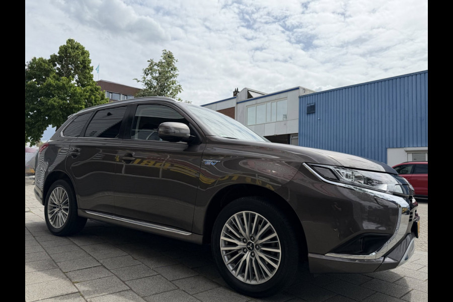 Mitsubishi Outlander 2.4 PHEV Intense+ Automaat / Apple CarPlay I Navigatie I Airco I Comfort pakket I Dealer onderhouden