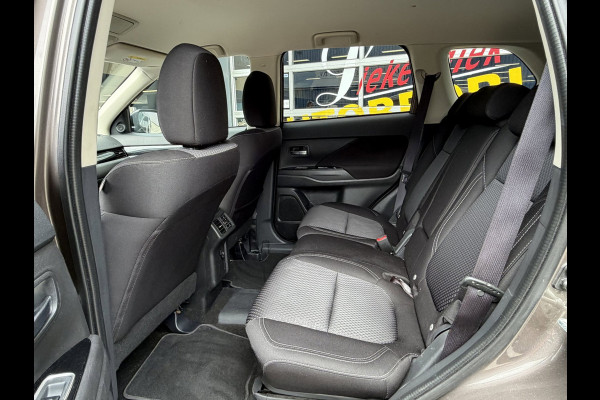 Mitsubishi Outlander 2.4 PHEV Intense+ Automaat / Apple CarPlay I Navigatie I Airco I Comfort pakket I Dealer onderhouden