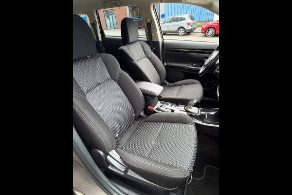 Mitsubishi Outlander 2.4 PHEV Intense+ Automaat / Apple CarPlay I Navigatie I Airco I Comfort pakket I Dealer onderhouden