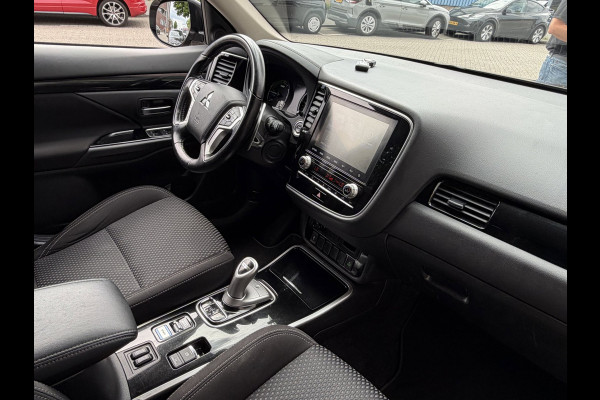 Mitsubishi Outlander 2.4 PHEV Intense+ Automaat / Apple CarPlay I Navigatie I Airco I Comfort pakket I Dealer onderhouden
