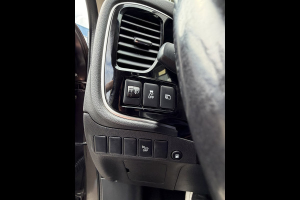 Mitsubishi Outlander 2.4 PHEV Intense+ Automaat / Apple CarPlay I Navigatie I Airco I Comfort pakket I Dealer onderhouden