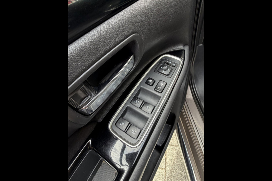 Mitsubishi Outlander 2.4 PHEV Intense+ Automaat / Apple CarPlay I Navigatie I Airco I Comfort pakket I Dealer onderhouden