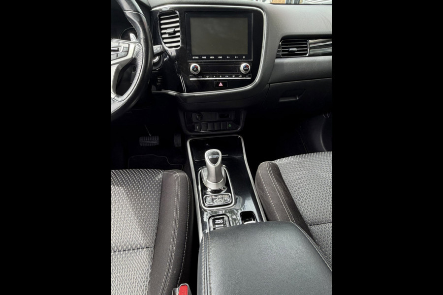 Mitsubishi Outlander 2.4 PHEV Intense+ Automaat / Apple CarPlay I Navigatie I Airco I Comfort pakket I Dealer onderhouden