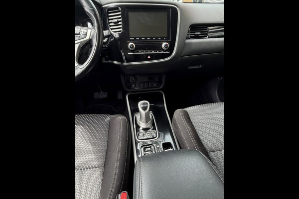 Mitsubishi Outlander 2.4 PHEV Intense+ Automaat / Apple CarPlay I Navigatie I Airco I Comfort pakket I Dealer onderhouden