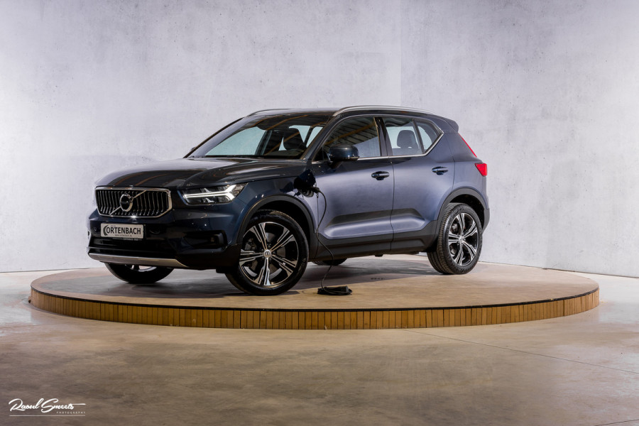 Volvo XC40 1.5 T5 Twin Engine Inscription | Zwenkbare trekhaak | Adaptieve cruise | Blis | Memory |
