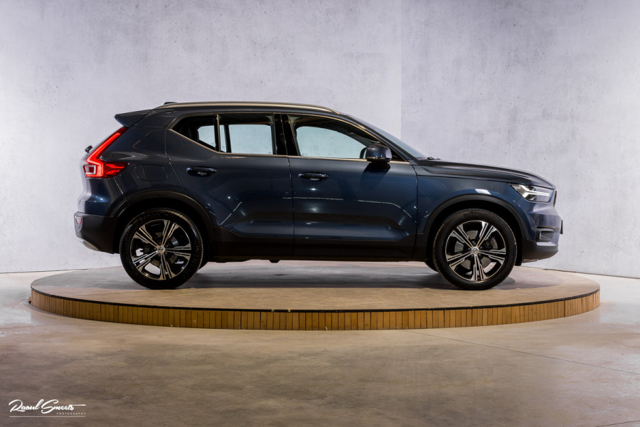 Volvo XC40 1.5 T5 Twin Engine Inscription | Zwenkbare trekhaak | Adaptieve cruise | Blis | Memory |