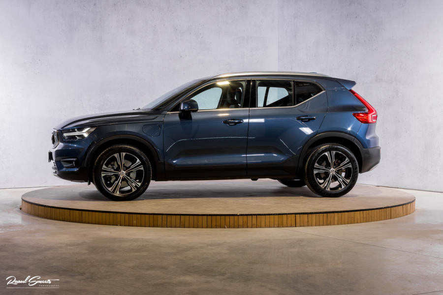 Volvo XC40 1.5 T5 Twin Engine Inscription | Zwenkbare trekhaak | Adaptieve cruise | Blis | Memory |