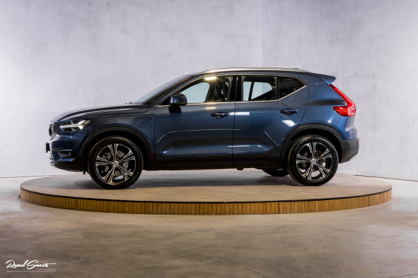 Volvo XC40 1.5 T5 Twin Engine Inscription | Zwenkbare trekhaak | Adaptieve cruise | Blis | Memory |