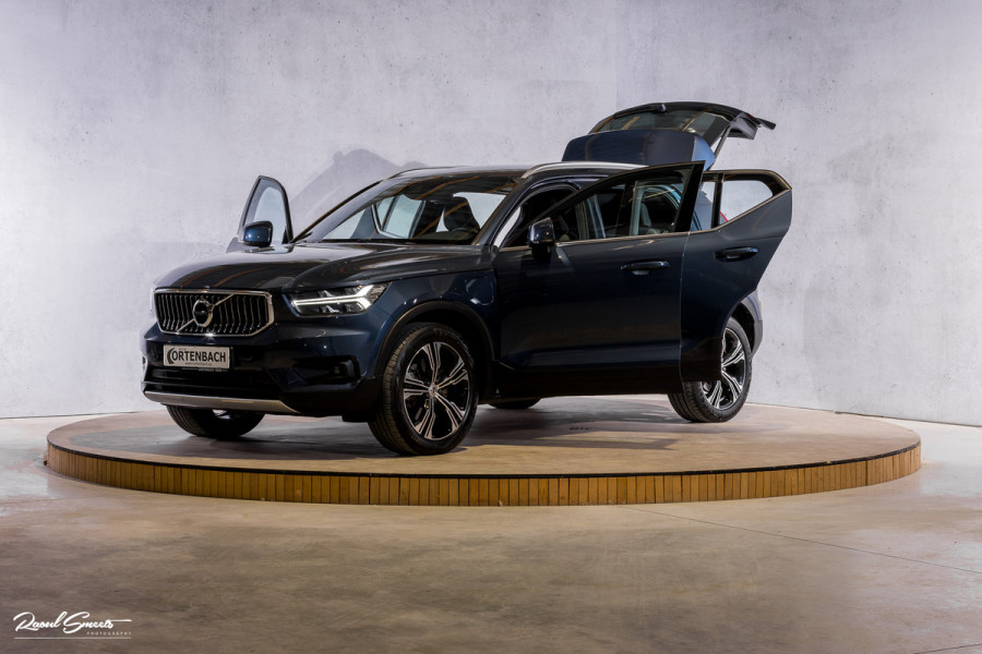 Volvo XC40 1.5 T5 Twin Engine Inscription | Zwenkbare trekhaak | Adaptieve cruise | Blis | Memory |