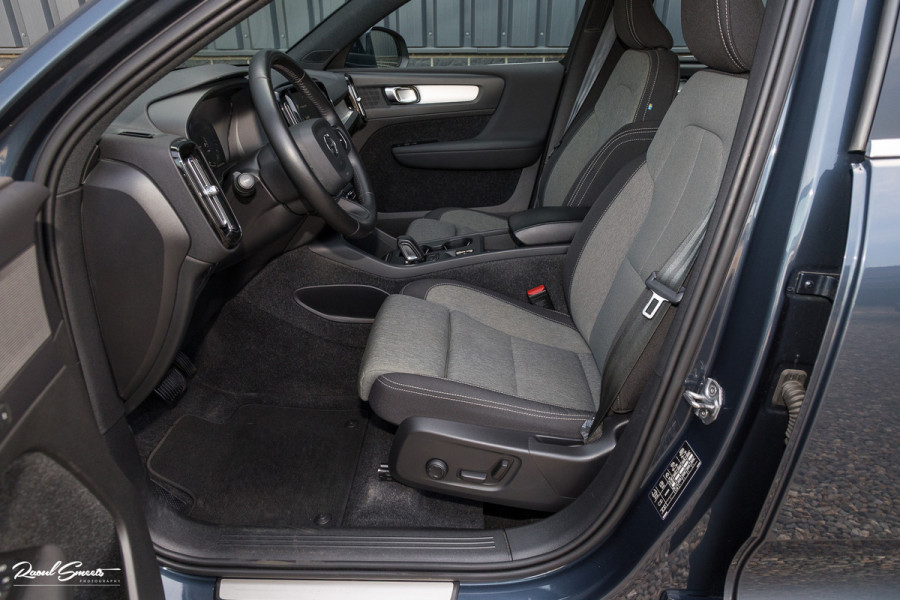 Volvo XC40 1.5 T5 Twin Engine Inscription | Zwenkbare trekhaak | Adaptieve cruise | Blis | Memory |
