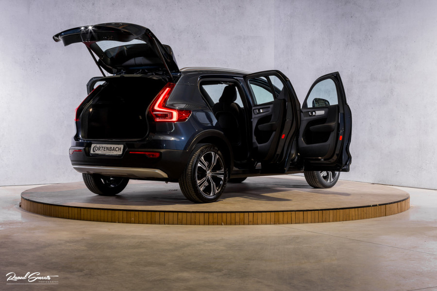 Volvo XC40 1.5 T5 Twin Engine Inscription | Zwenkbare trekhaak | Adaptieve cruise | Blis | Memory |