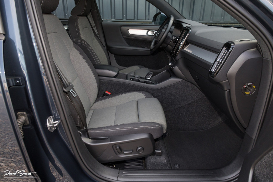Volvo XC40 1.5 T5 Twin Engine Inscription | Zwenkbare trekhaak | Adaptieve cruise | Blis | Memory |
