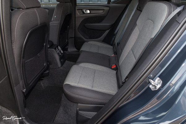 Volvo XC40 1.5 T5 Twin Engine Inscription | Zwenkbare trekhaak | Adaptieve cruise | Blis | Memory |