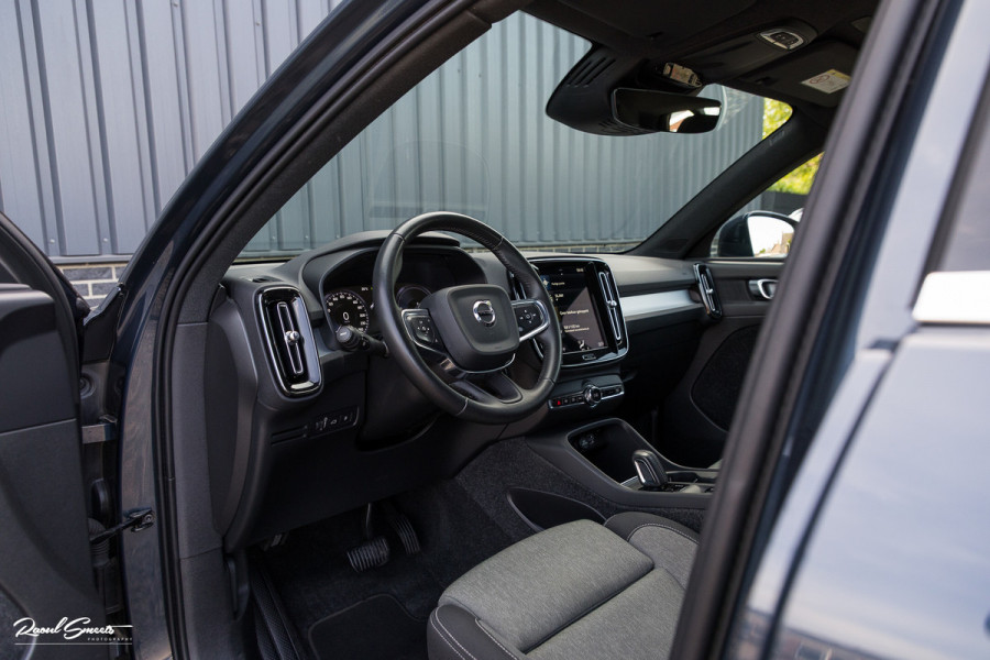 Volvo XC40 1.5 T5 Twin Engine Inscription | Zwenkbare trekhaak | Adaptieve cruise | Blis | Memory |