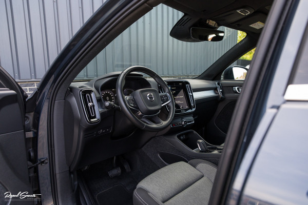 Volvo XC40 1.5 T5 Twin Engine Inscription | Zwenkbare trekhaak | Adaptieve cruise | Blis | Memory |