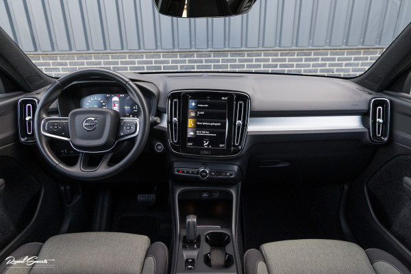 Volvo XC40 1.5 T5 Twin Engine Inscription | Zwenkbare trekhaak | Adaptieve cruise | Blis | Memory |