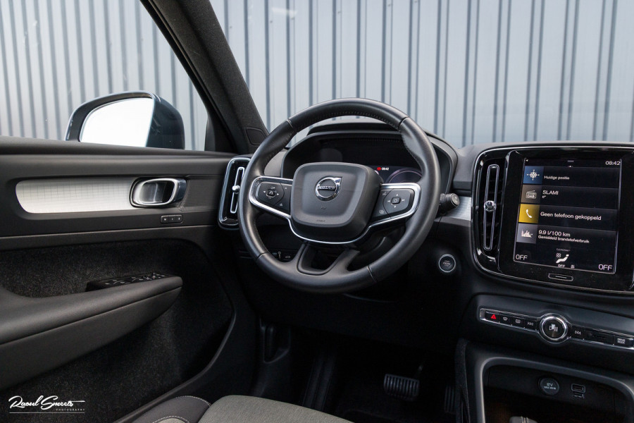 Volvo XC40 1.5 T5 Twin Engine Inscription | Zwenkbare trekhaak | Adaptieve cruise | Blis | Memory |