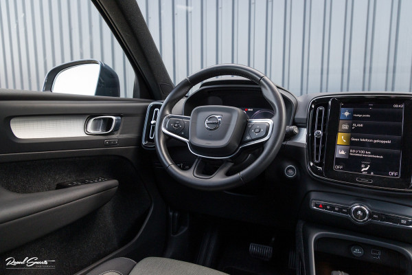 Volvo XC40 1.5 T5 Twin Engine Inscription | Zwenkbare trekhaak | Adaptieve cruise | Blis | Memory |