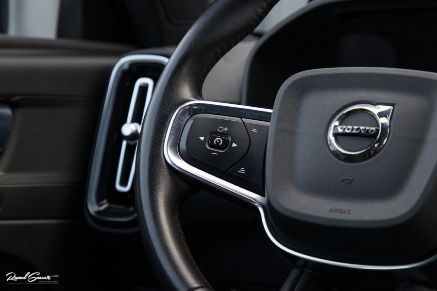 Volvo XC40 1.5 T5 Twin Engine Inscription | Zwenkbare trekhaak | Adaptieve cruise | Blis | Memory |