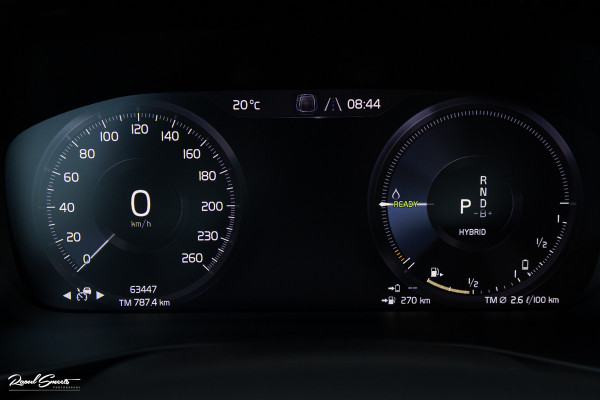 Volvo XC40 1.5 T5 Twin Engine Inscription | Zwenkbare trekhaak | Adaptieve cruise | Blis | Memory |