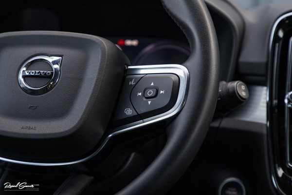 Volvo XC40 1.5 T5 Twin Engine Inscription | Zwenkbare trekhaak | Adaptieve cruise | Blis | Memory |