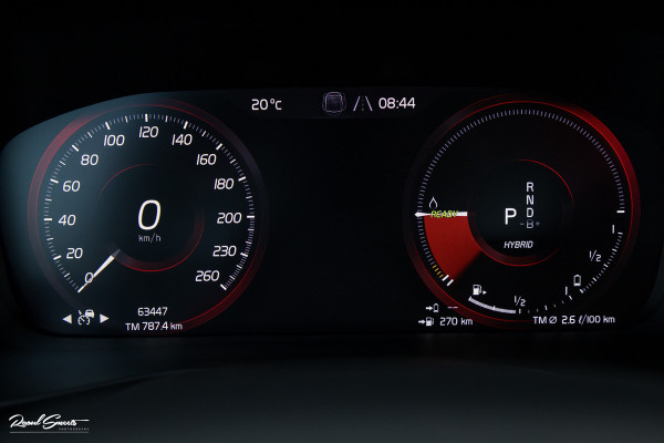 Volvo XC40 1.5 T5 Twin Engine Inscription | Zwenkbare trekhaak | Adaptieve cruise | Blis | Memory |