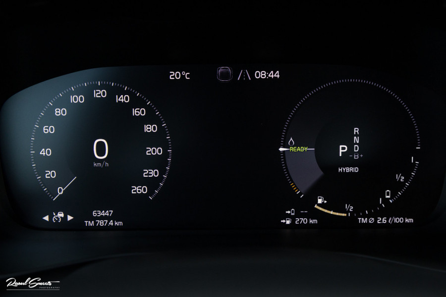 Volvo XC40 1.5 T5 Twin Engine Inscription | Zwenkbare trekhaak | Adaptieve cruise | Blis | Memory |