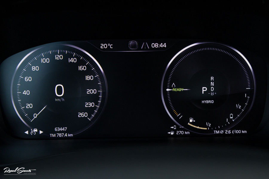 Volvo XC40 1.5 T5 Twin Engine Inscription | Zwenkbare trekhaak | Adaptieve cruise | Blis | Memory |