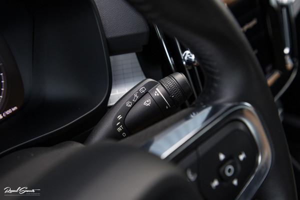 Volvo XC40 1.5 T5 Twin Engine Inscription | Zwenkbare trekhaak | Adaptieve cruise | Blis | Memory |
