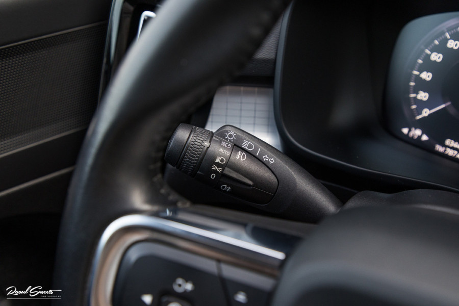 Volvo XC40 1.5 T5 Twin Engine Inscription | Zwenkbare trekhaak | Adaptieve cruise | Blis | Memory |