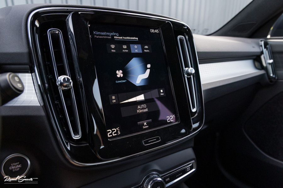 Volvo XC40 1.5 T5 Twin Engine Inscription | Zwenkbare trekhaak | Adaptieve cruise | Blis | Memory |