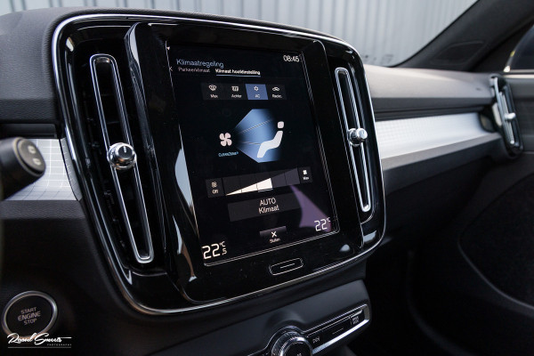 Volvo XC40 1.5 T5 Twin Engine Inscription | Zwenkbare trekhaak | Adaptieve cruise | Blis | Memory |
